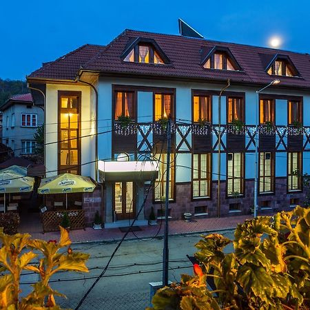 Family Hotel Teteven Bagian luar foto