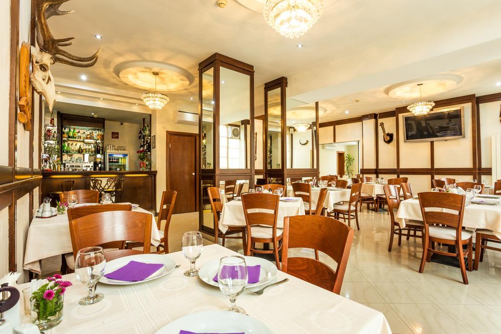 Family Hotel Teteven Bagian luar foto