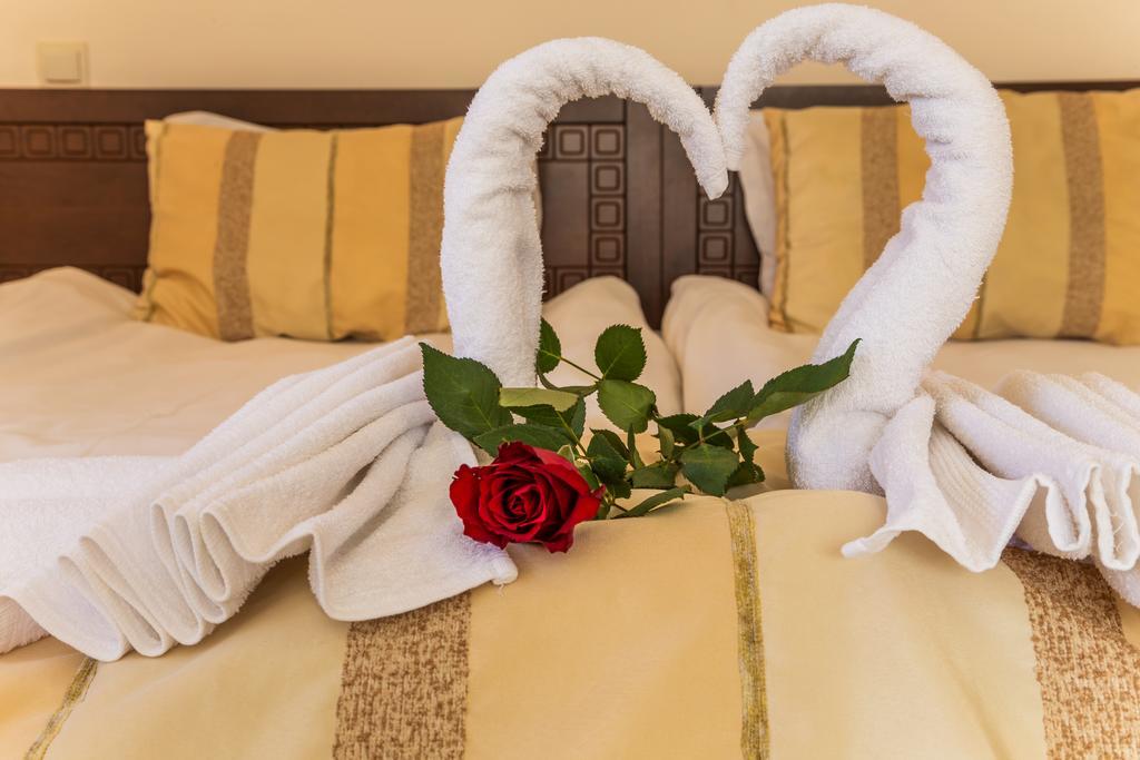 Family Hotel Teteven Bagian luar foto