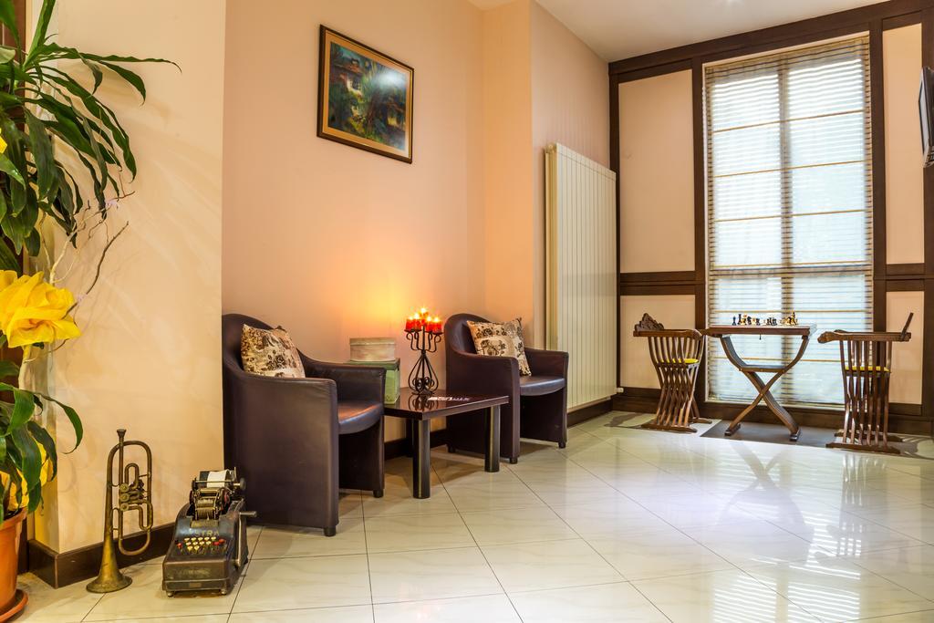 Family Hotel Teteven Bagian luar foto