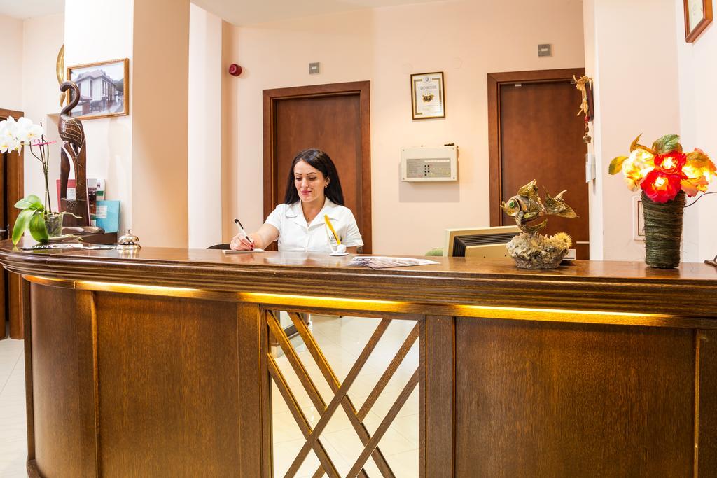 Family Hotel Teteven Bagian luar foto
